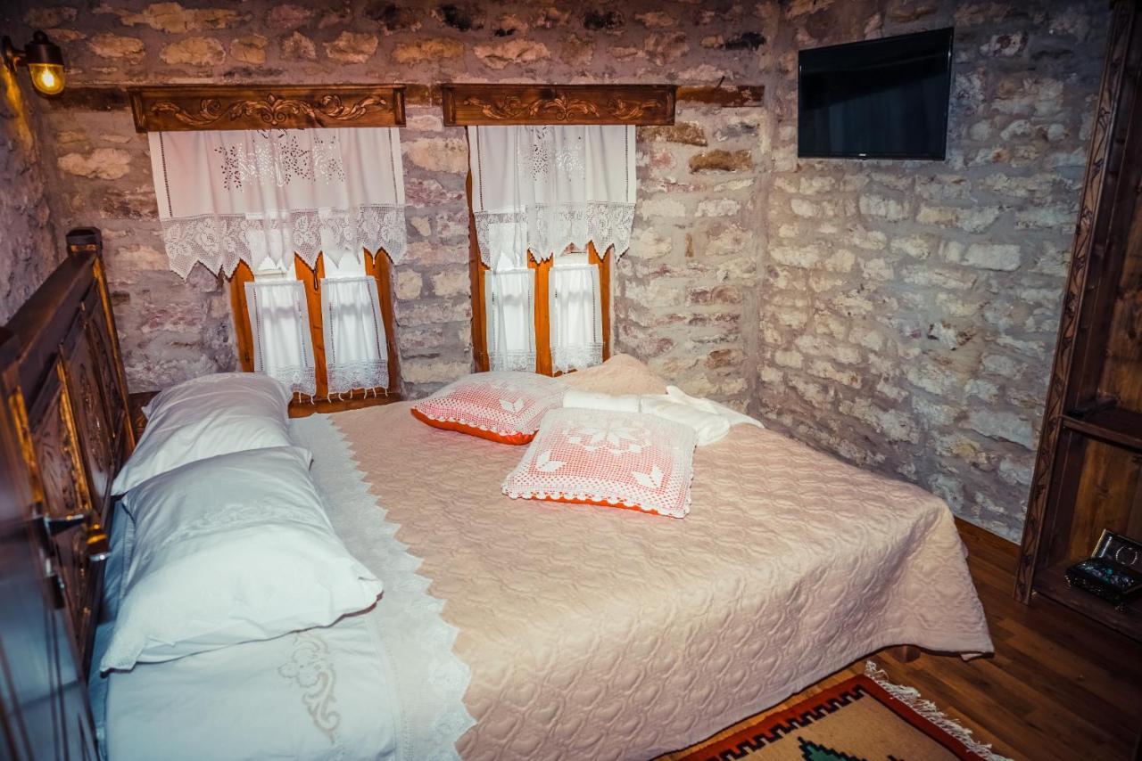 Medieval Rooms Gjirokaster Bagian luar foto