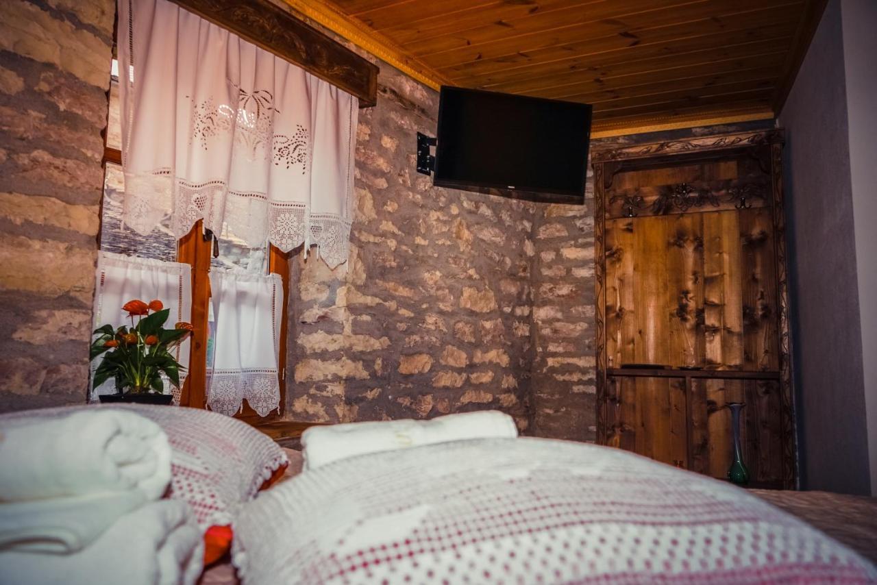 Medieval Rooms Gjirokaster Bagian luar foto