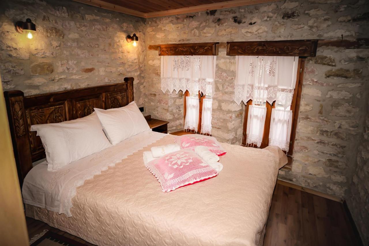 Medieval Rooms Gjirokaster Bagian luar foto