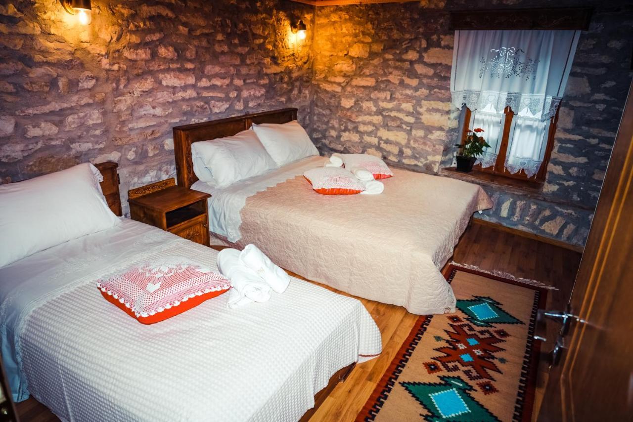 Medieval Rooms Gjirokaster Bagian luar foto